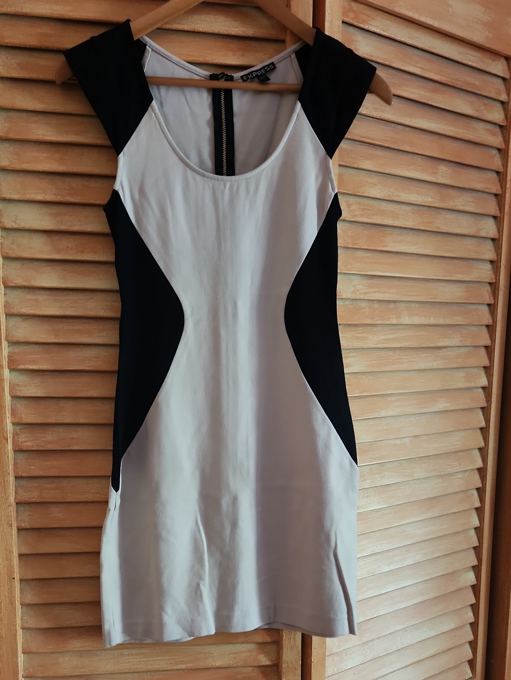 Express Black & White Cap-Sleeve Sheath Dress